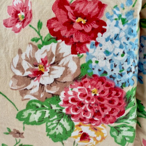 Quilted vintage eiderdown with floral pattern image 4