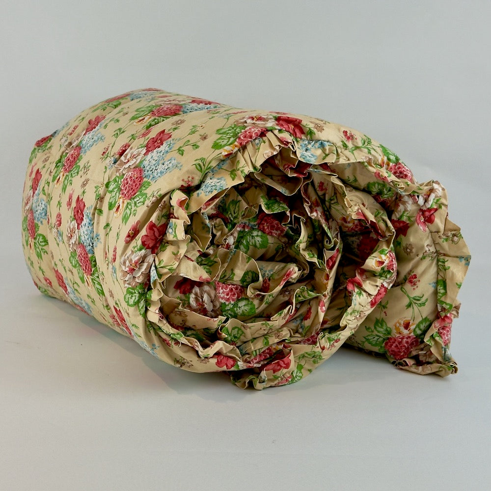 Quilted vintage eiderdown with floral pattern image 5