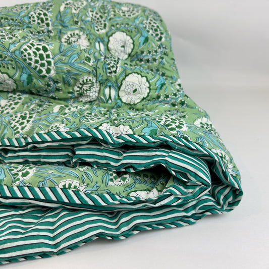 Floral and stripe double quilt - Green image 1