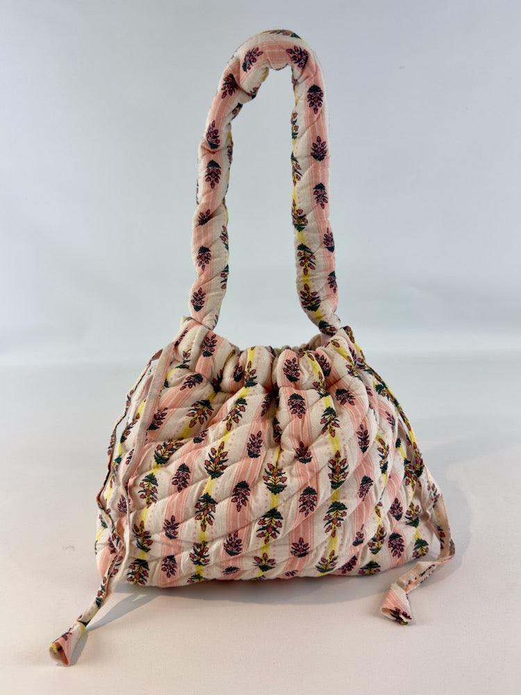 Quilted Plump wash bag - Red &amp; pink image 3