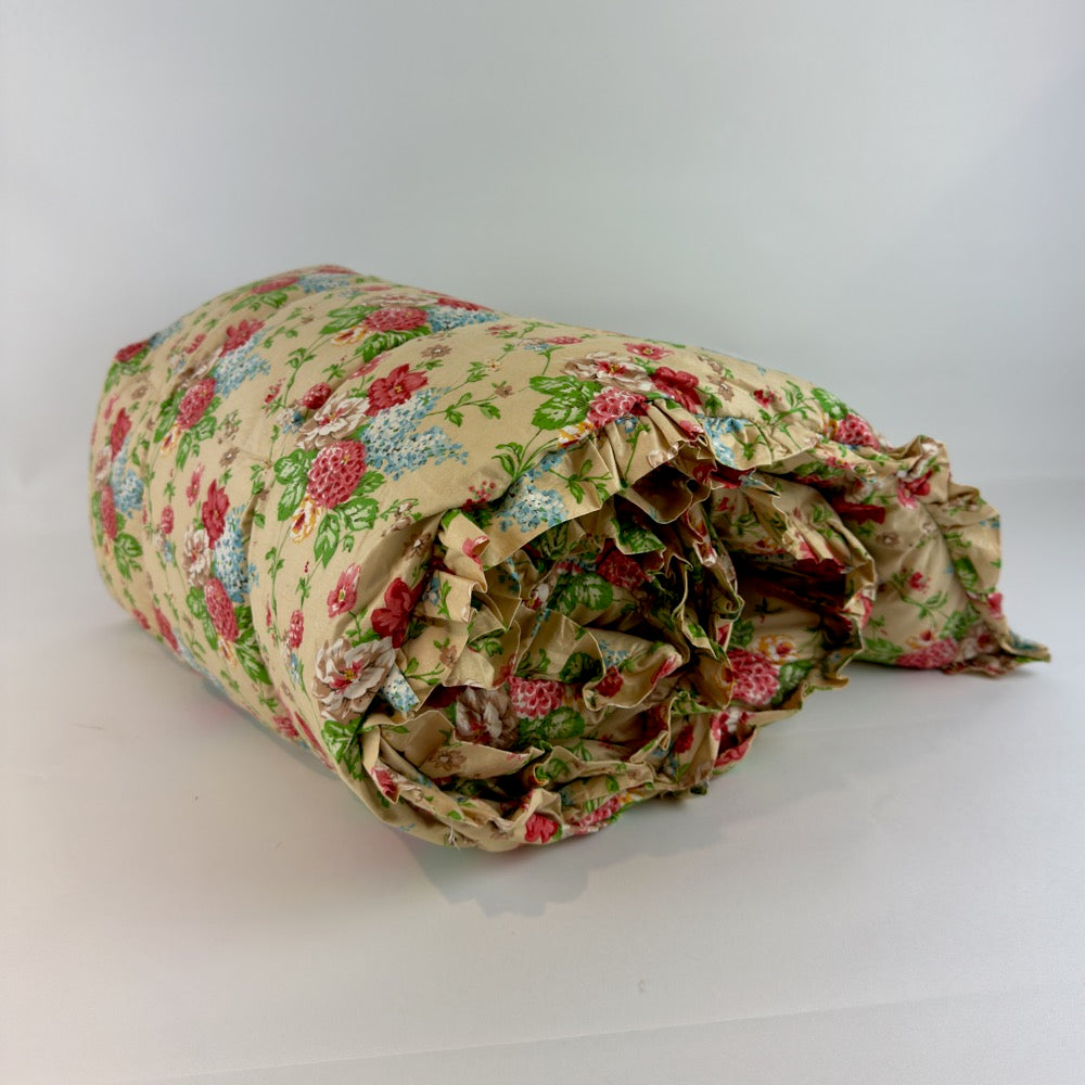 Quilted vintage eiderdown with floral pattern image 2