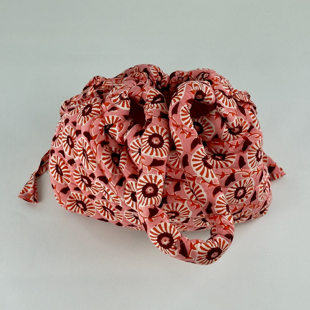 Quilted Plump wash bag - Red & pink image 3