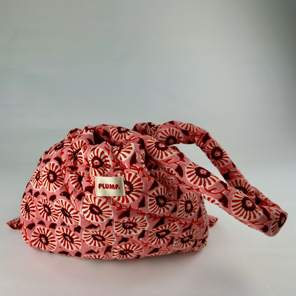 Quilted Plump wash bag - Red & pink image 2