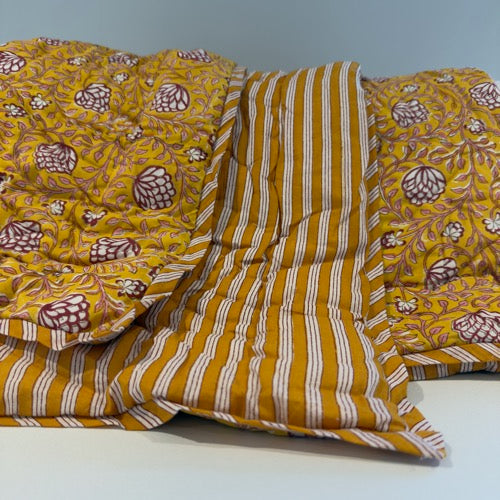 Floral and stripe double quilt - Yellow image 5