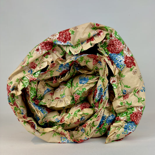 Quilted vintage eiderdown with floral pattern image 0