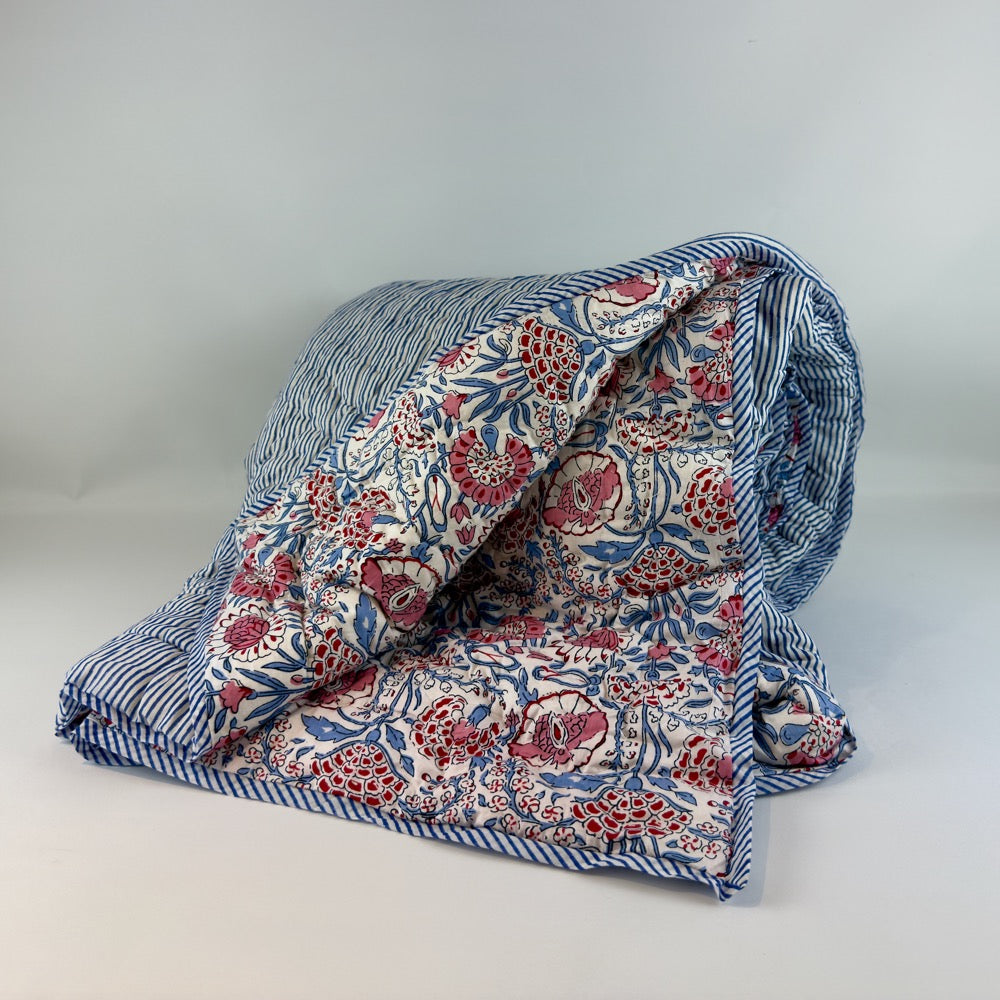 Floral and stripe double quilt - Blue image 0