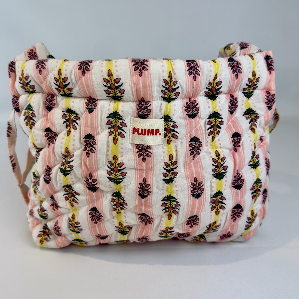 Quilted Plump wash bag - Red &amp; pink image 4
