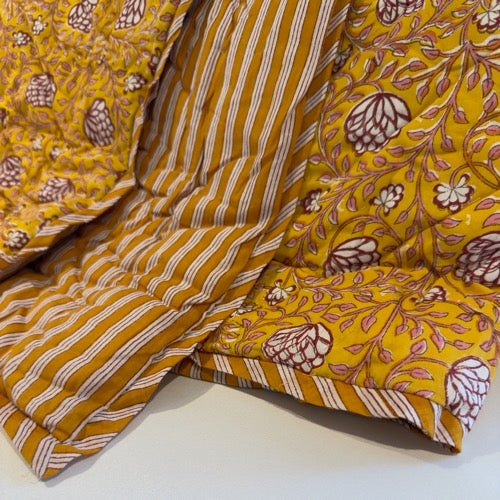 Floral and stripe double quilt - Yellow image 4