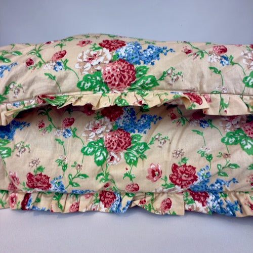 Quilted vintage eiderdown with floral pattern image 3